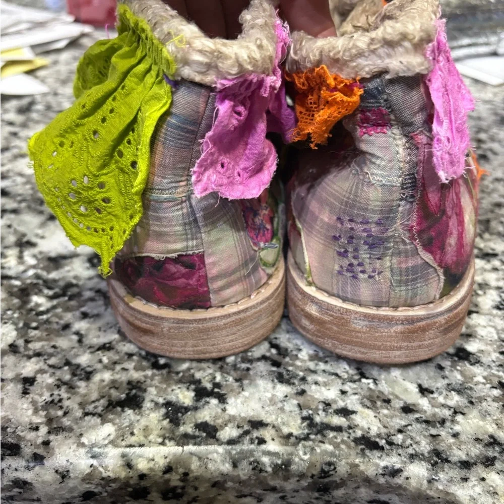 Magnolia Pearl Colorful Bunny Print Slippers. Pristine Condition, Never Worn - Picture 6 of 8